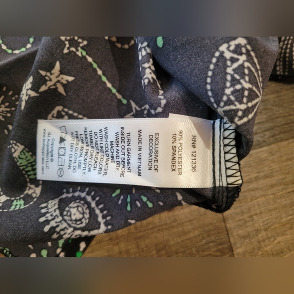 Women's Black Floral Top - Picture 12 of 12